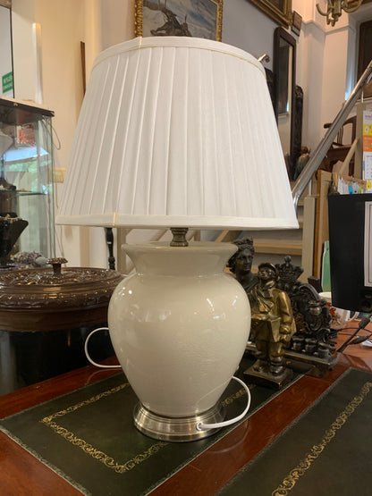 Lampa ceramiczna, pękata z plisowanym abażurem