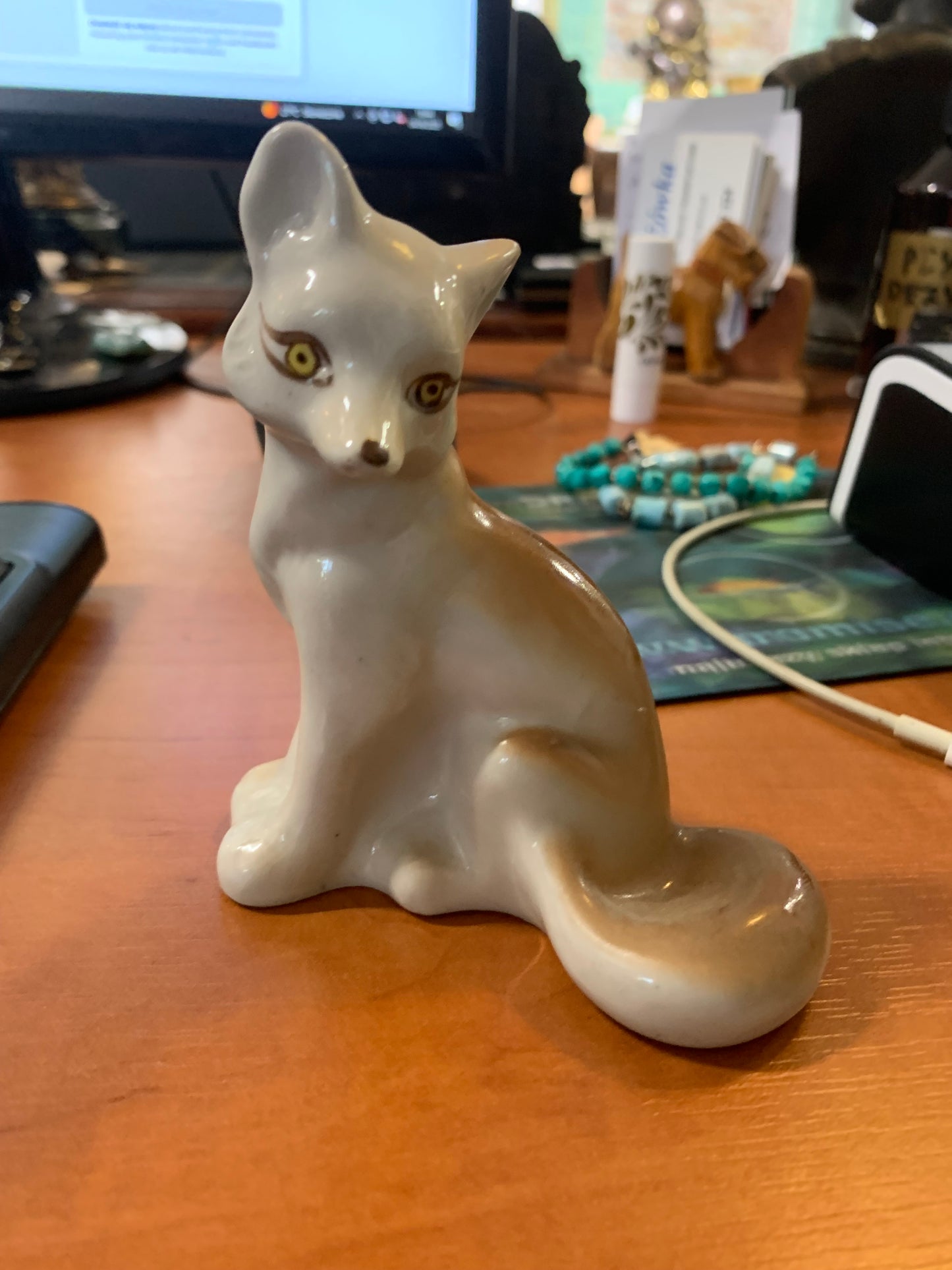 Figurka porcelanowa lis, sygnowany, Połonne Ukraina