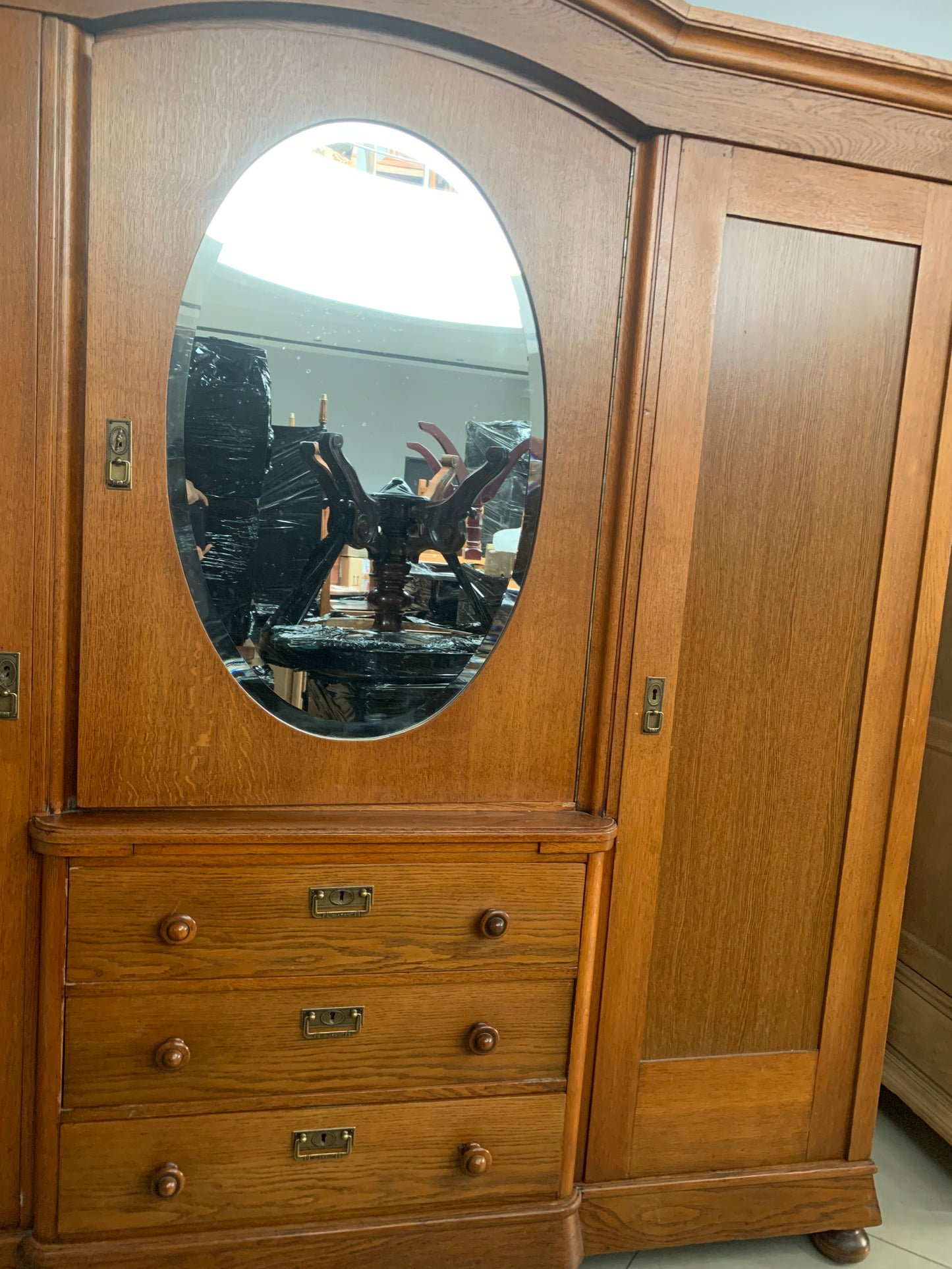 Szafa 3-drzwiowa dębowa, lustro owalne fazowane