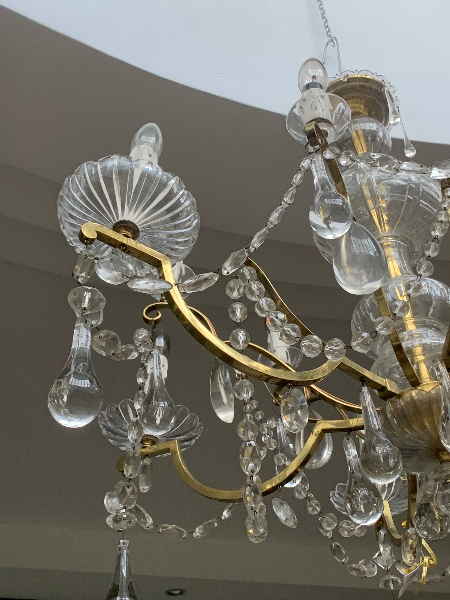 Cascading crystal chandelier with 12 bulbs