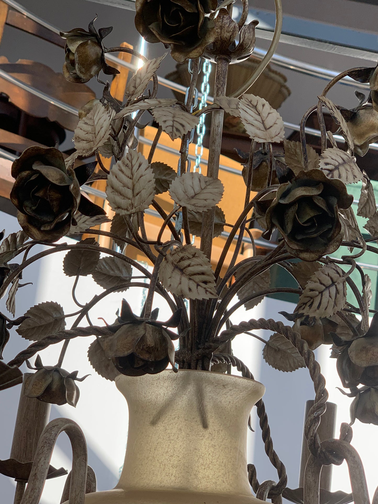 Żyrandol włoski z metaloplastyki i szkła