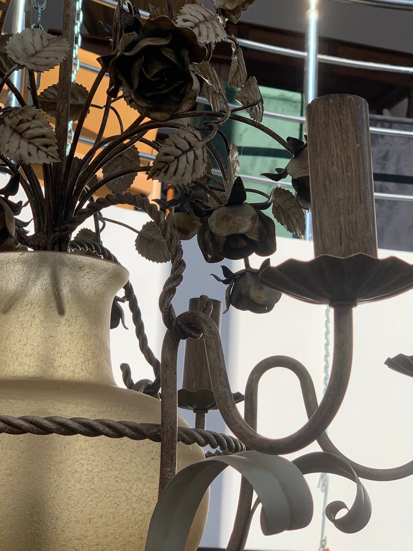 Żyrandol włoski z metaloplastyki i szkła