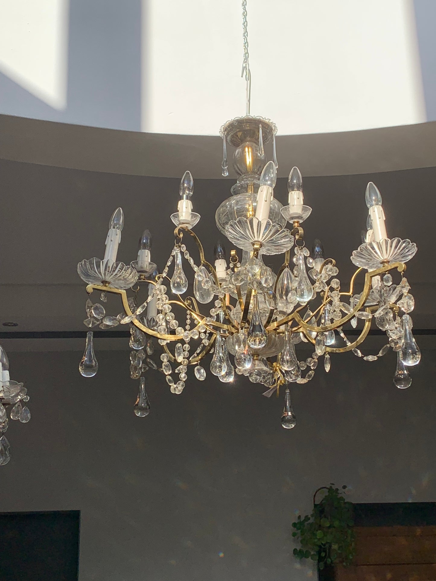 Cascading crystal chandelier with 12 bulbs
