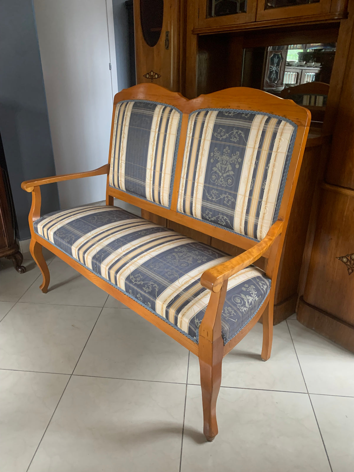 Sofa + fotel + 2 krzesła  stylowe, tapicerowane w stylu ludwikowskim