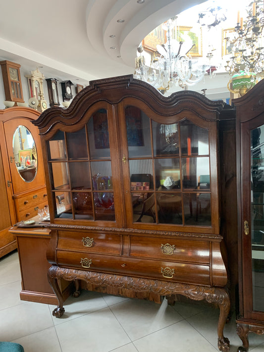 Witryna, biblioteka Chippendale po renowacji