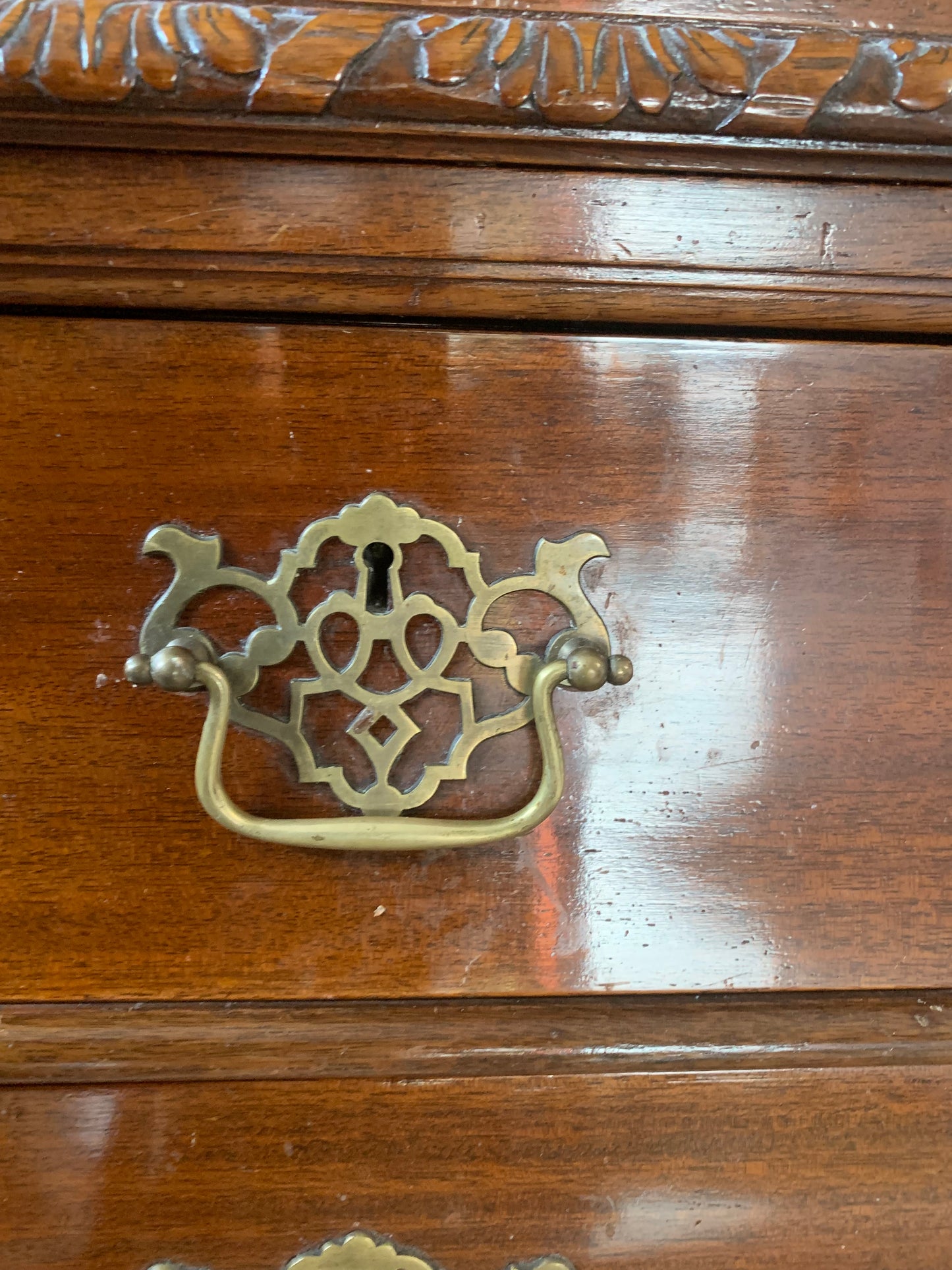 Witryna, biblioteka Chippendale po renowacji