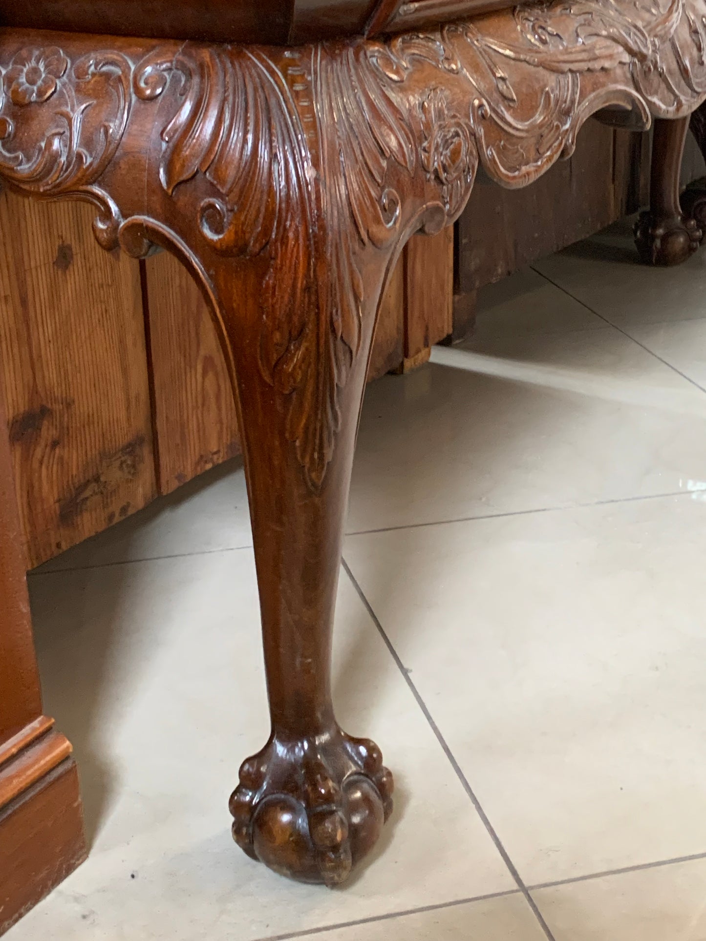 Witryna, biblioteka Chippendale po renowacji