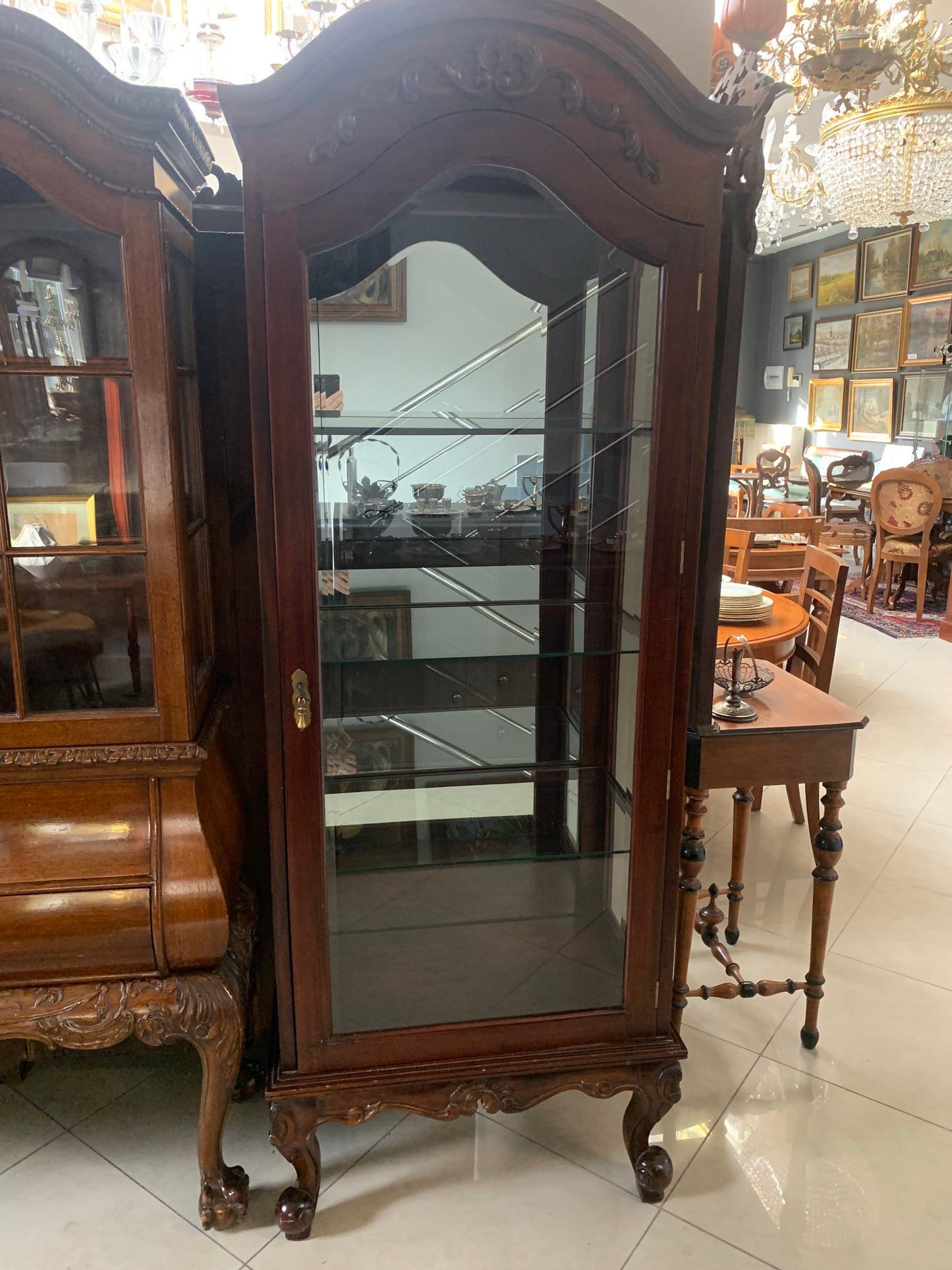 Stylowa witryna oszklona z lustrem