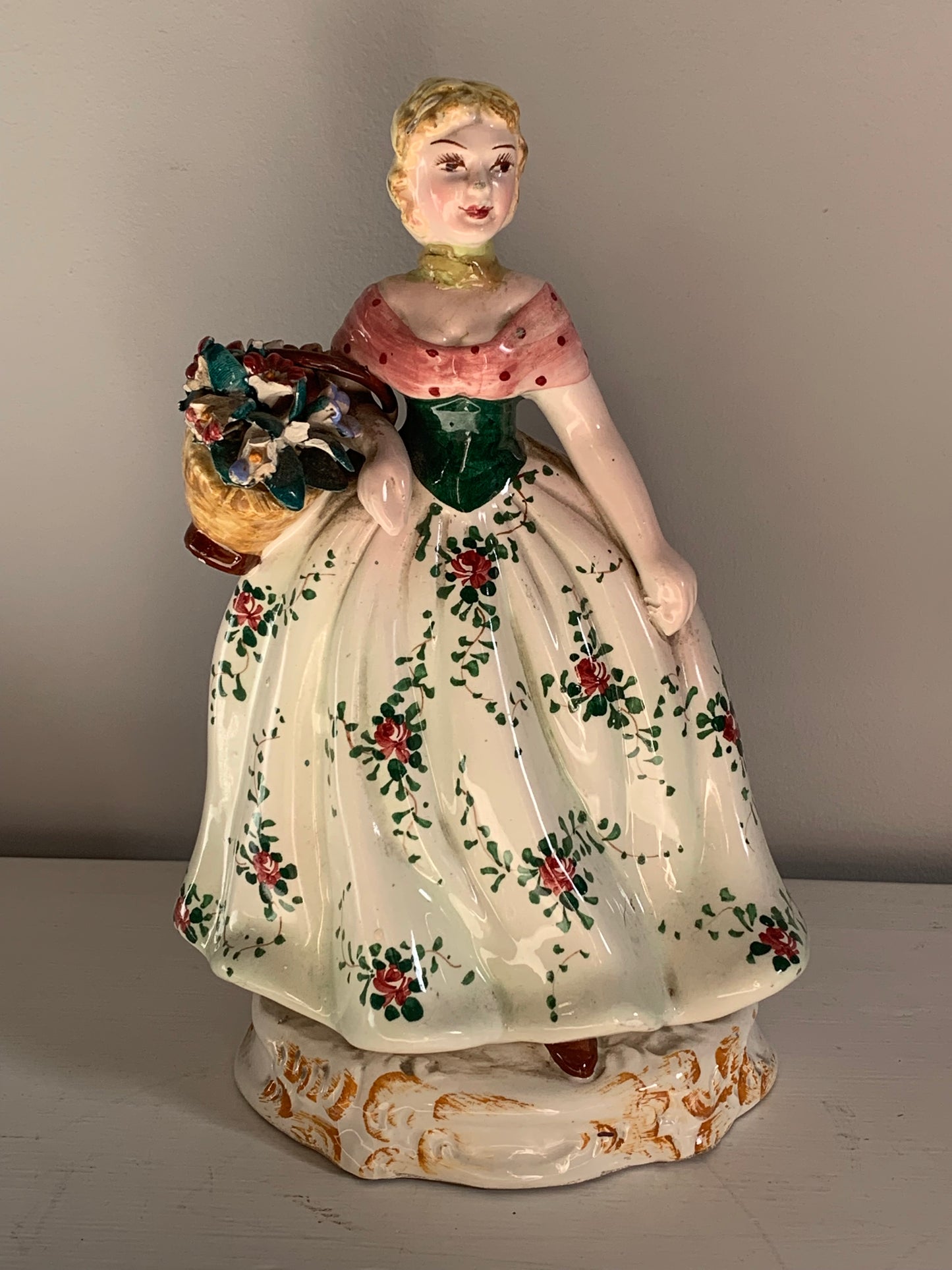 Figurka porcelanowa Włochy, sygnowana