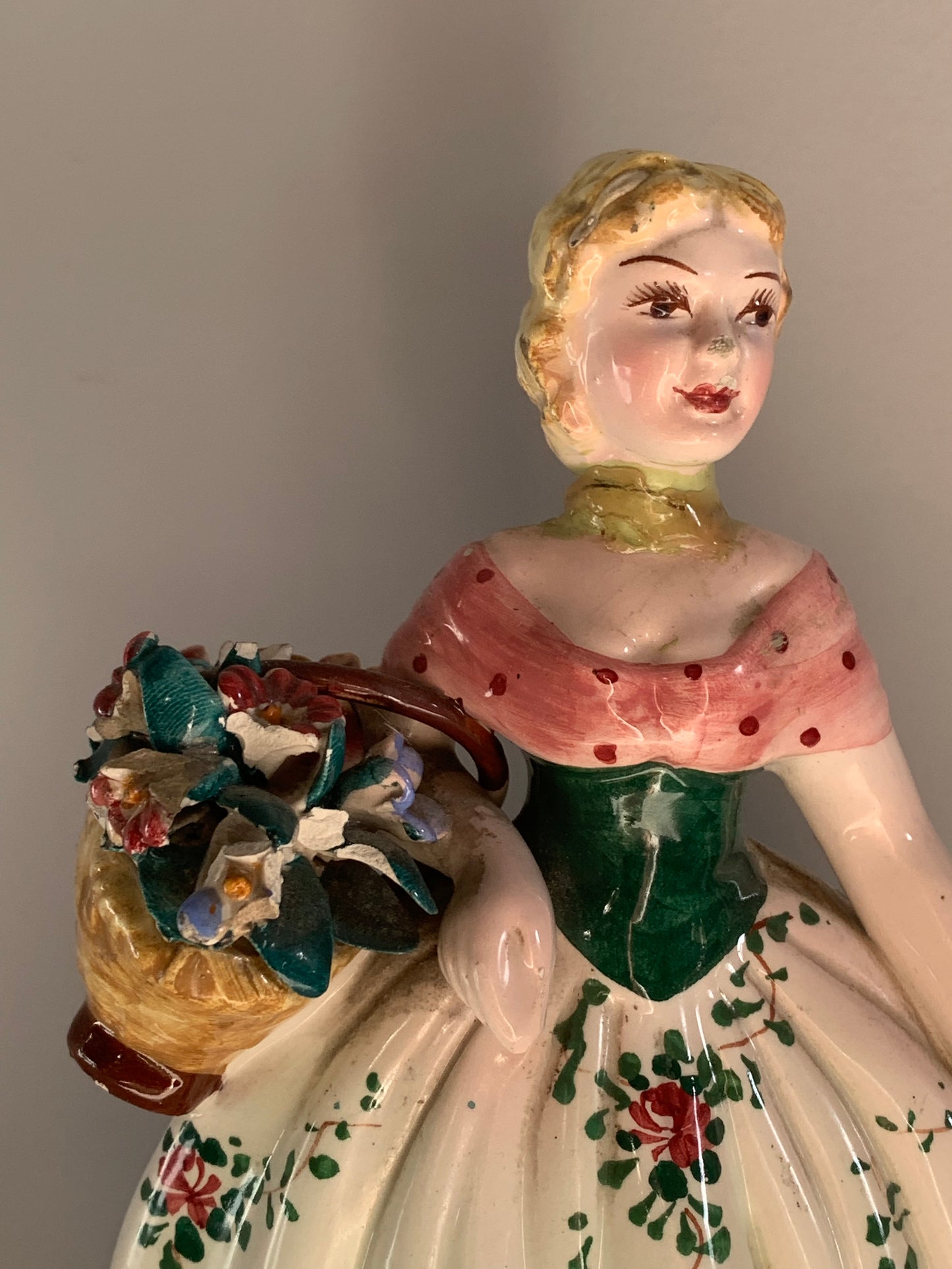 Figurka porcelanowa Włochy, sygnowana