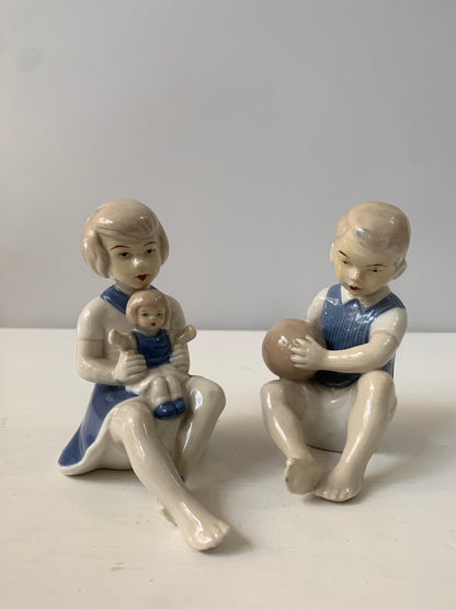 Figurki porcelanowe kolekcjonerskie, sygnowane