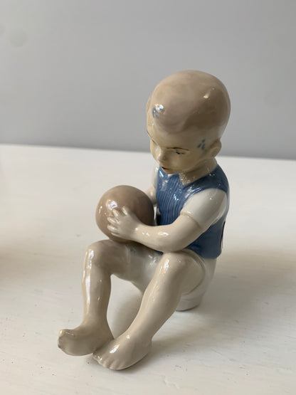 Figurki porcelanowe kolekcjonerskie, sygnowane