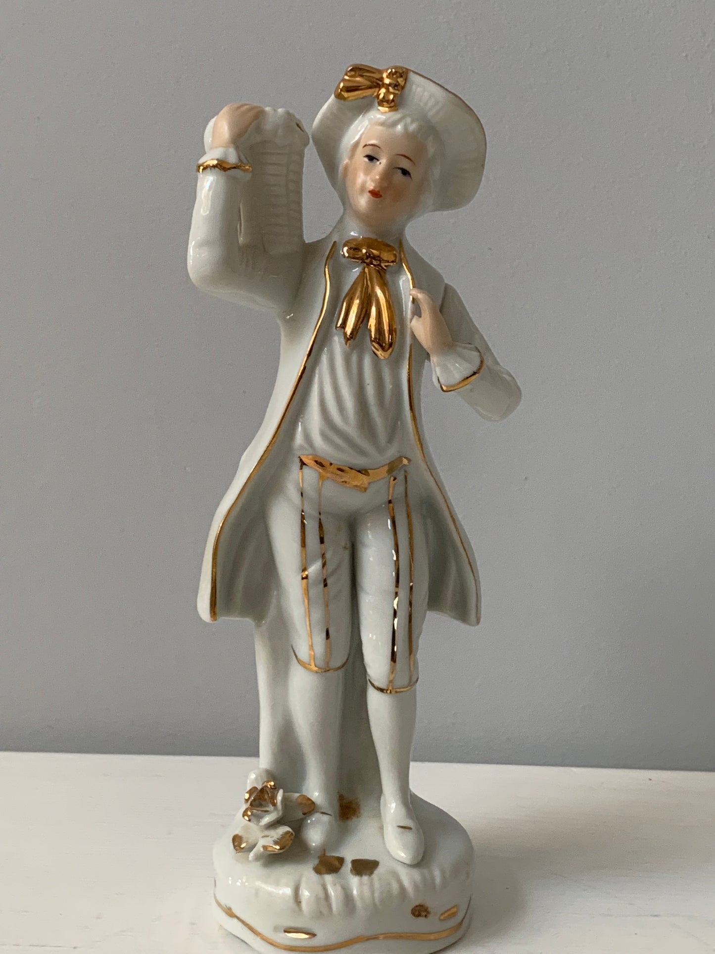 Figurka porcelanowa, szkliwiona