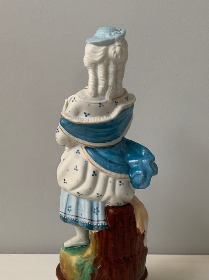 Figurka porcelanowa dama w kapeluszu, Francja