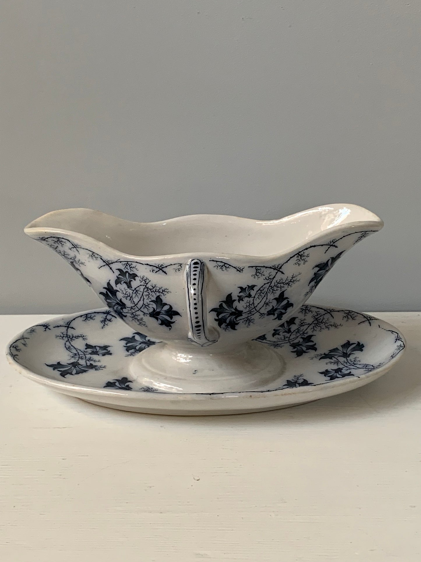 Villeroy&amp;Boch Mettlach porcelain sauceboat