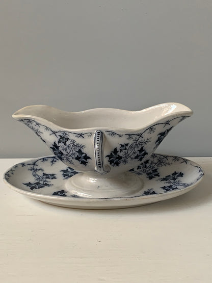 Villeroy&amp;Boch Mettlach porcelain sauceboat