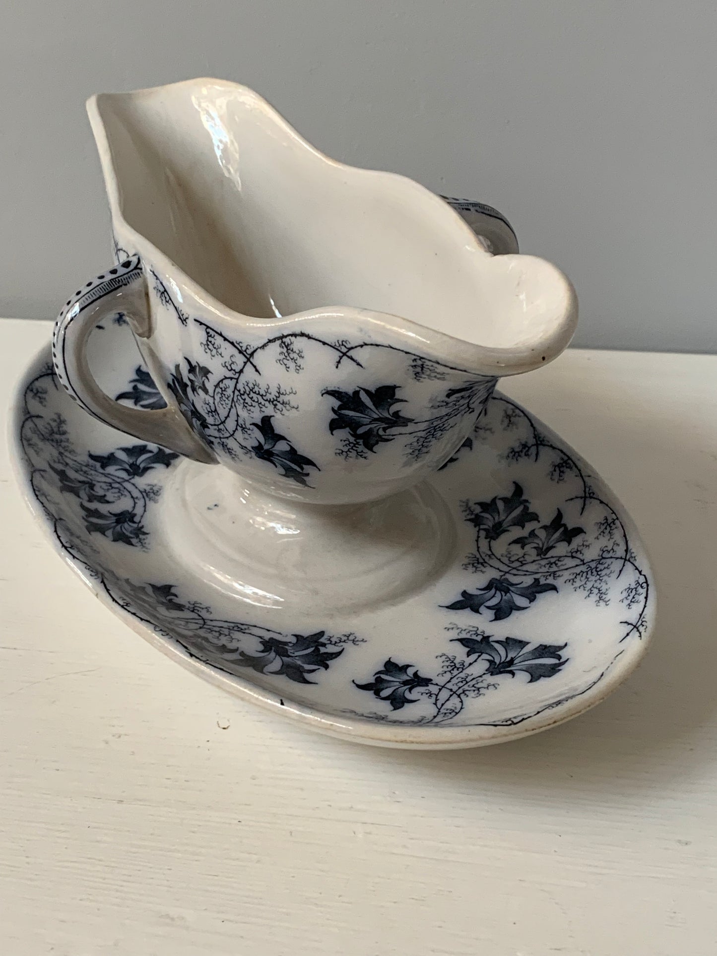 Villeroy&amp;Boch Mettlach porcelain sauceboat