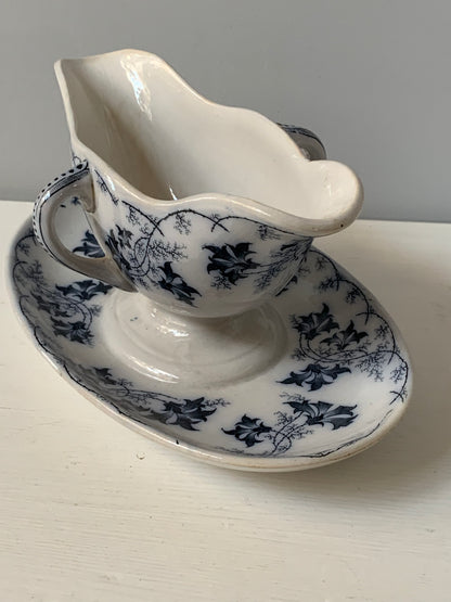 Villeroy&amp;Boch Mettlach porcelain sauceboat