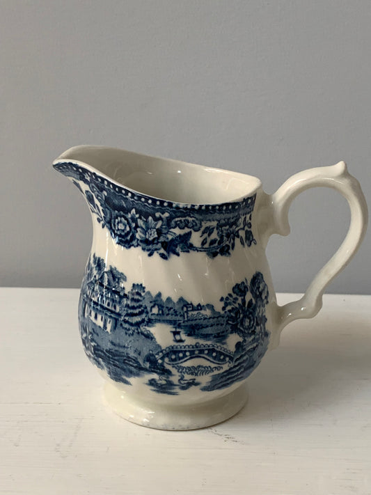 Mlecznik porcelanowy Churchill, Anglia