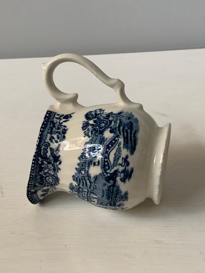 Mlecznik porcelanowy Churchill, Anglia