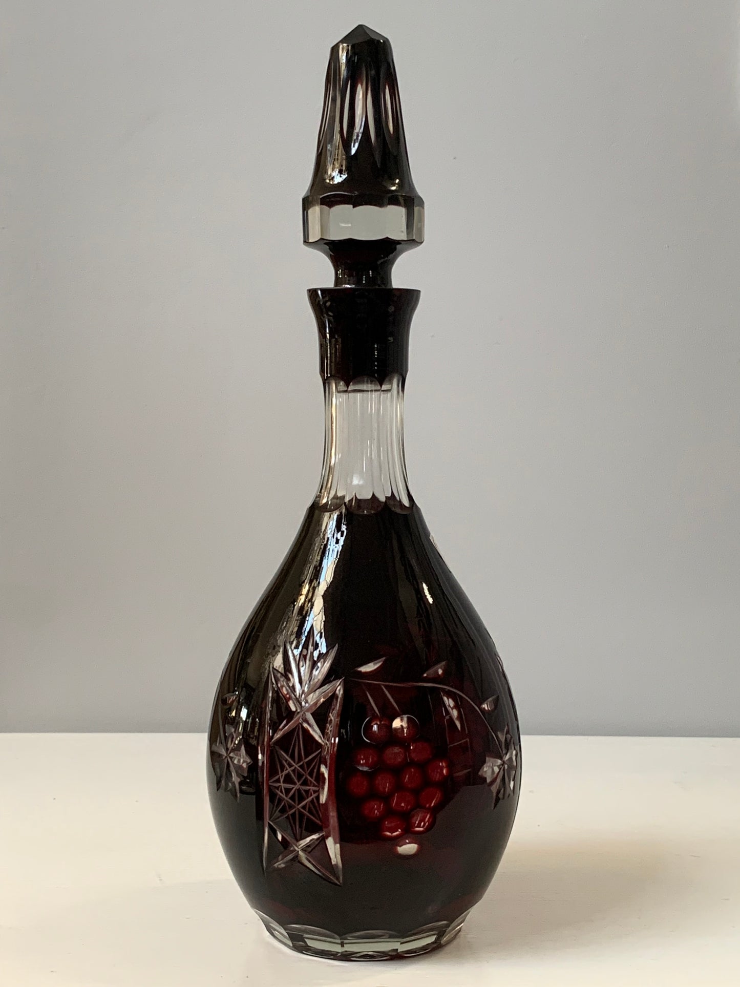 Karafka kryształowa w kolorze burgundu