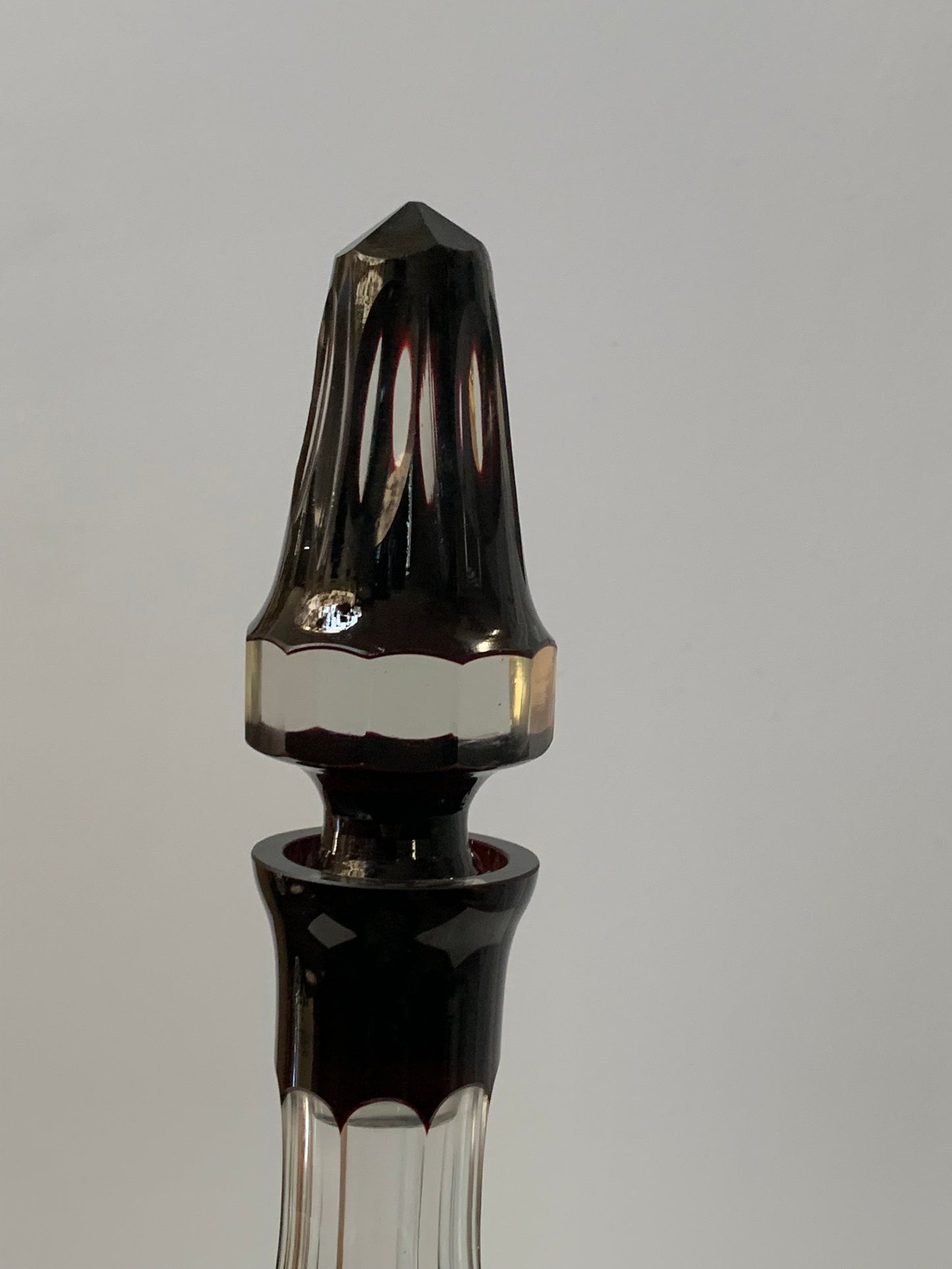 Karafka kryształowa w kolorze burgundu