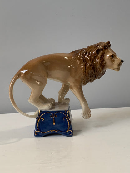 Figurka porcelanowa, kolekcjonerska Lew Royal Dux