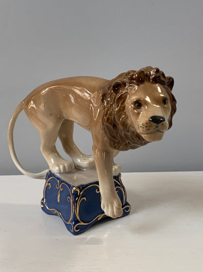 Figurka porcelanowa, kolekcjonerska Lew Royal Dux