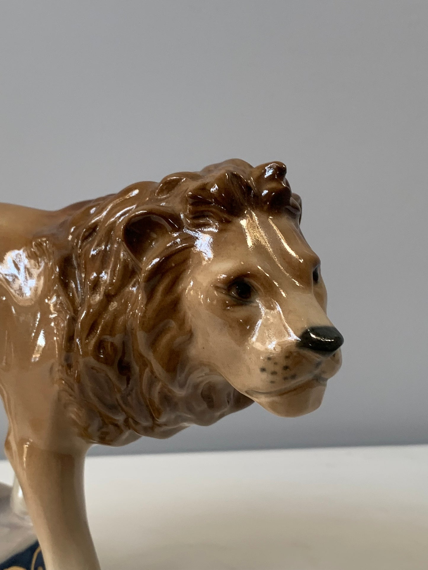 Figurka porcelanowa, kolekcjonerska Lew Royal Dux