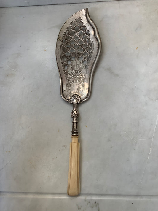 Łopatka srebrna do serwowania ryb secesyjna, 20-te lata XX w.
