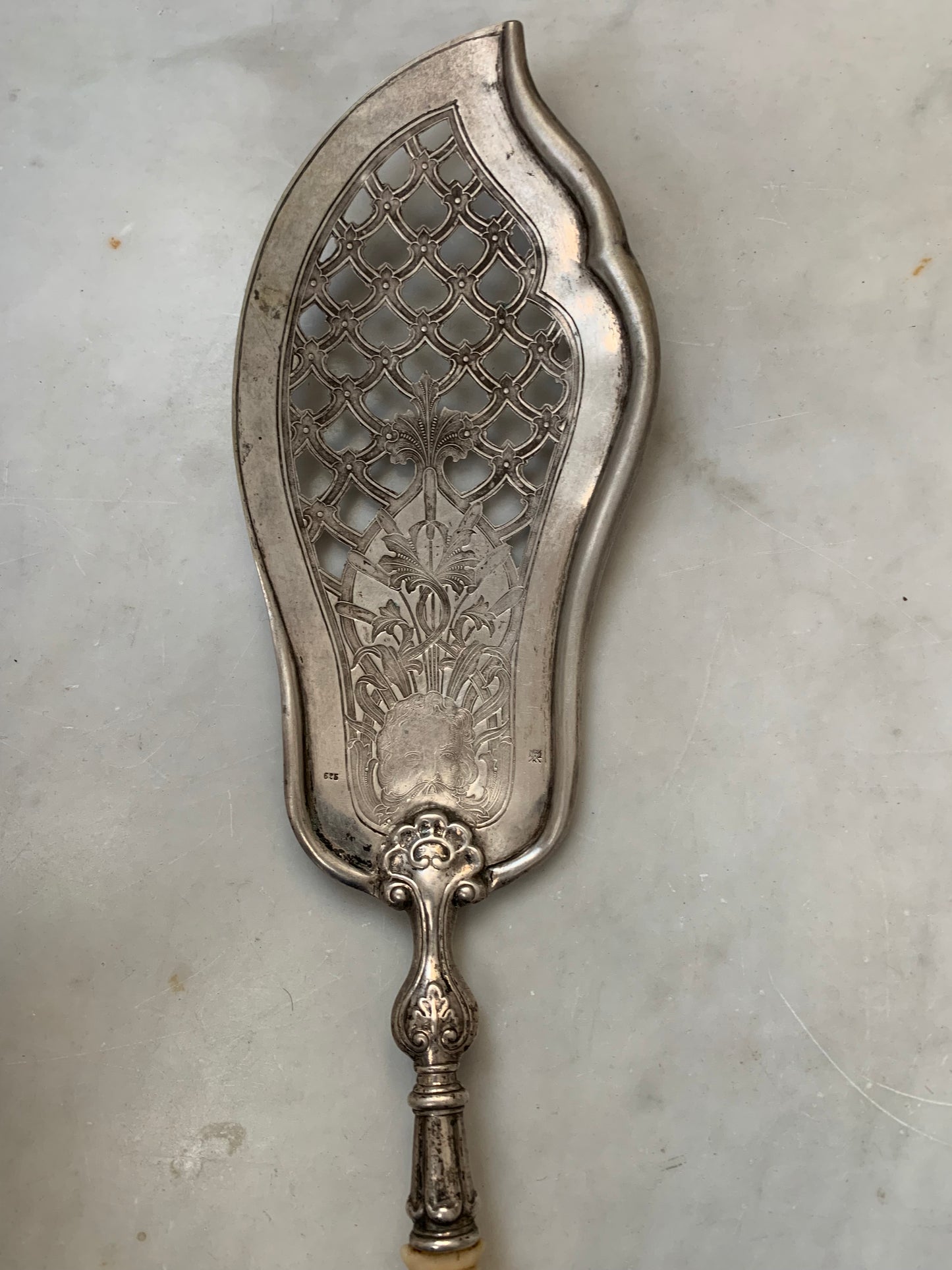 Łopatka srebrna do serwowania ryb secesyjna, 20-te lata XX w.