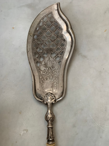 Łopatka srebrna do serwowania ryb secesyjna, 20-te lata XX w.