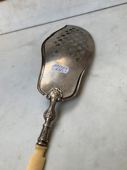 Łopatka srebrna do serwowania ryb secesyjna, 20-te lata XX w.