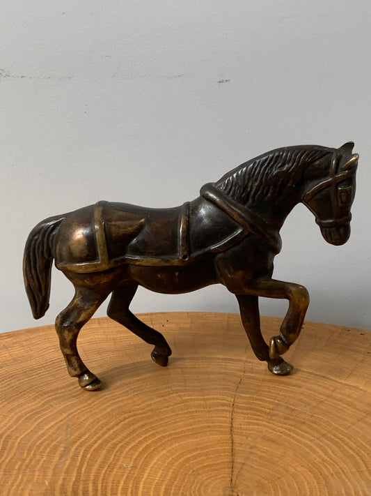 Rzeźba koń mosiądz brązowiony pusty w środku