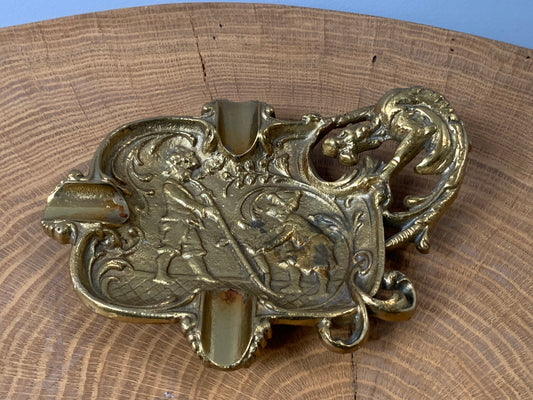 Popielnica z mosiądzu scena rodzajowa