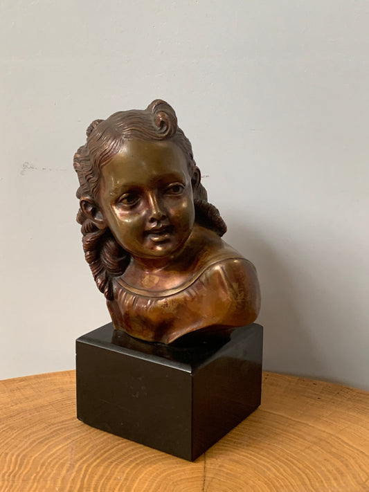 Rzeźba popiersie dziewczynki mosiądz brązowiony