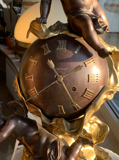 Zegar włoski kula z aniołami na kamiennej podstawie