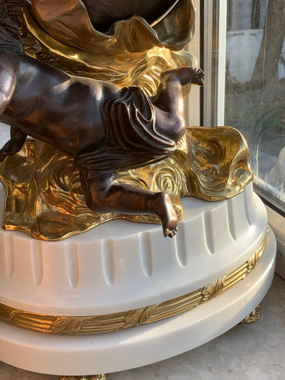 Zegar włoski kula z aniołami na kamiennej podstawie