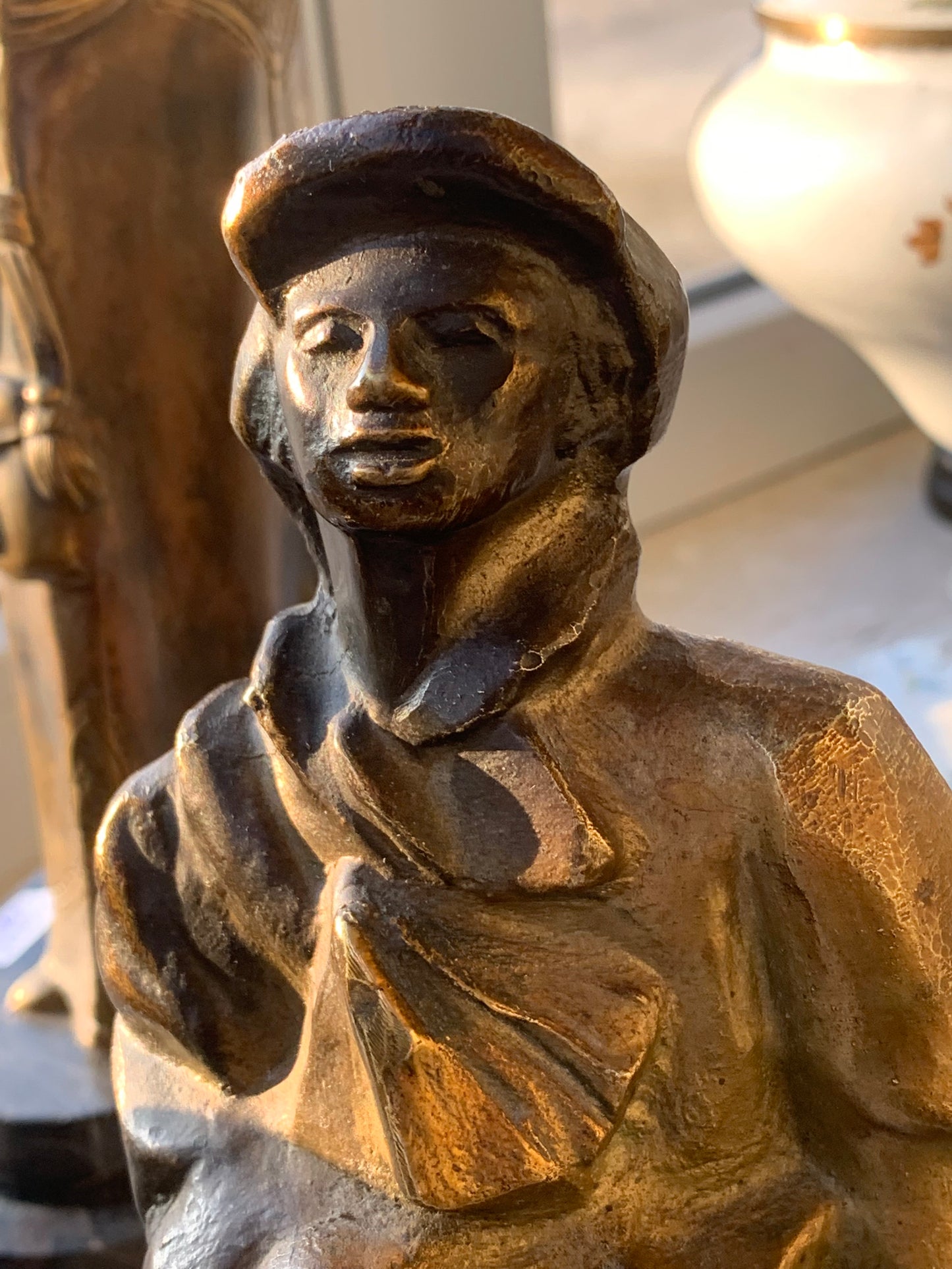 Rzeźba brąz Gazeciarz