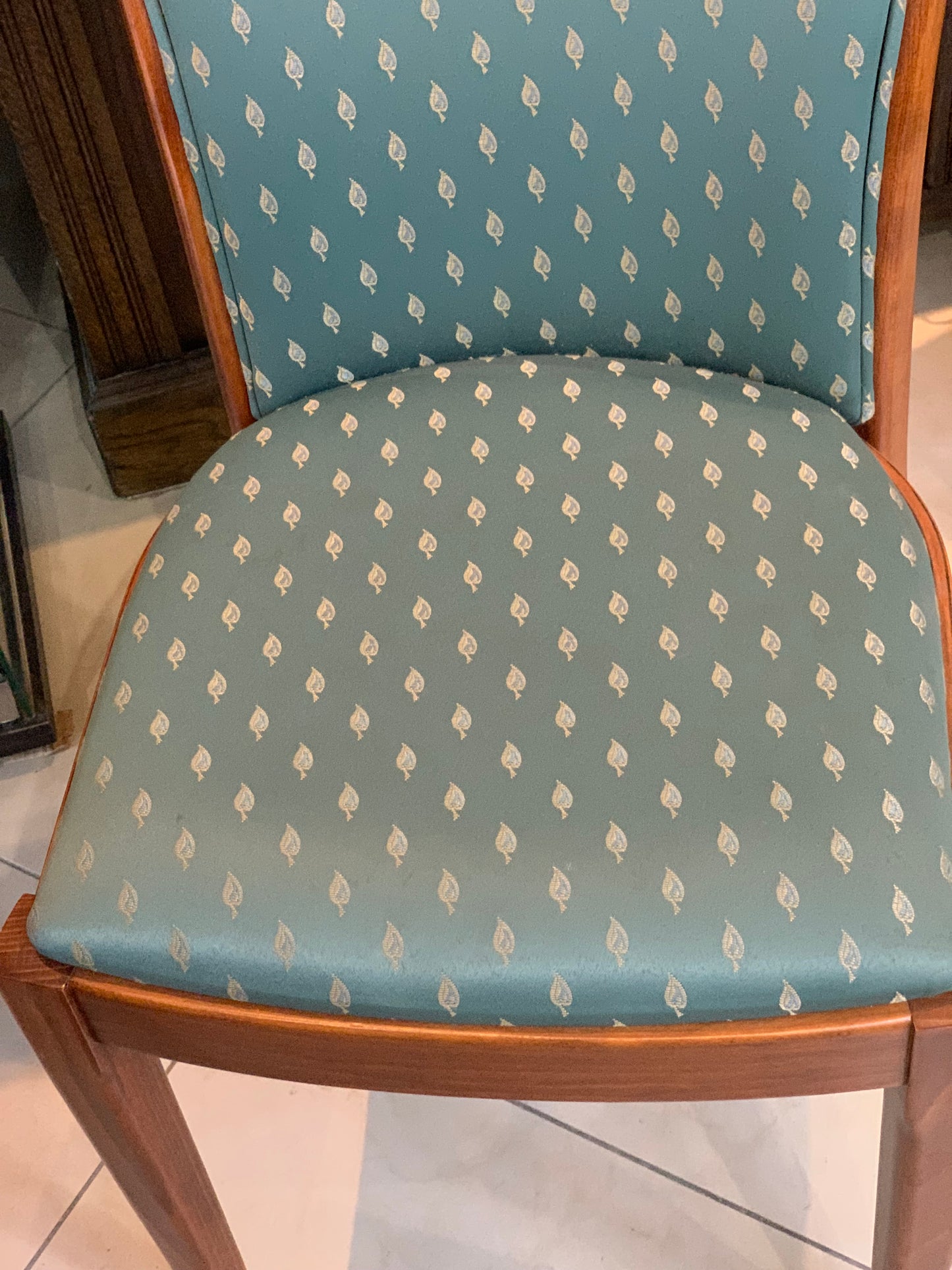 Krzesła komplet 8 szt. z drewna bukowego,  Milton