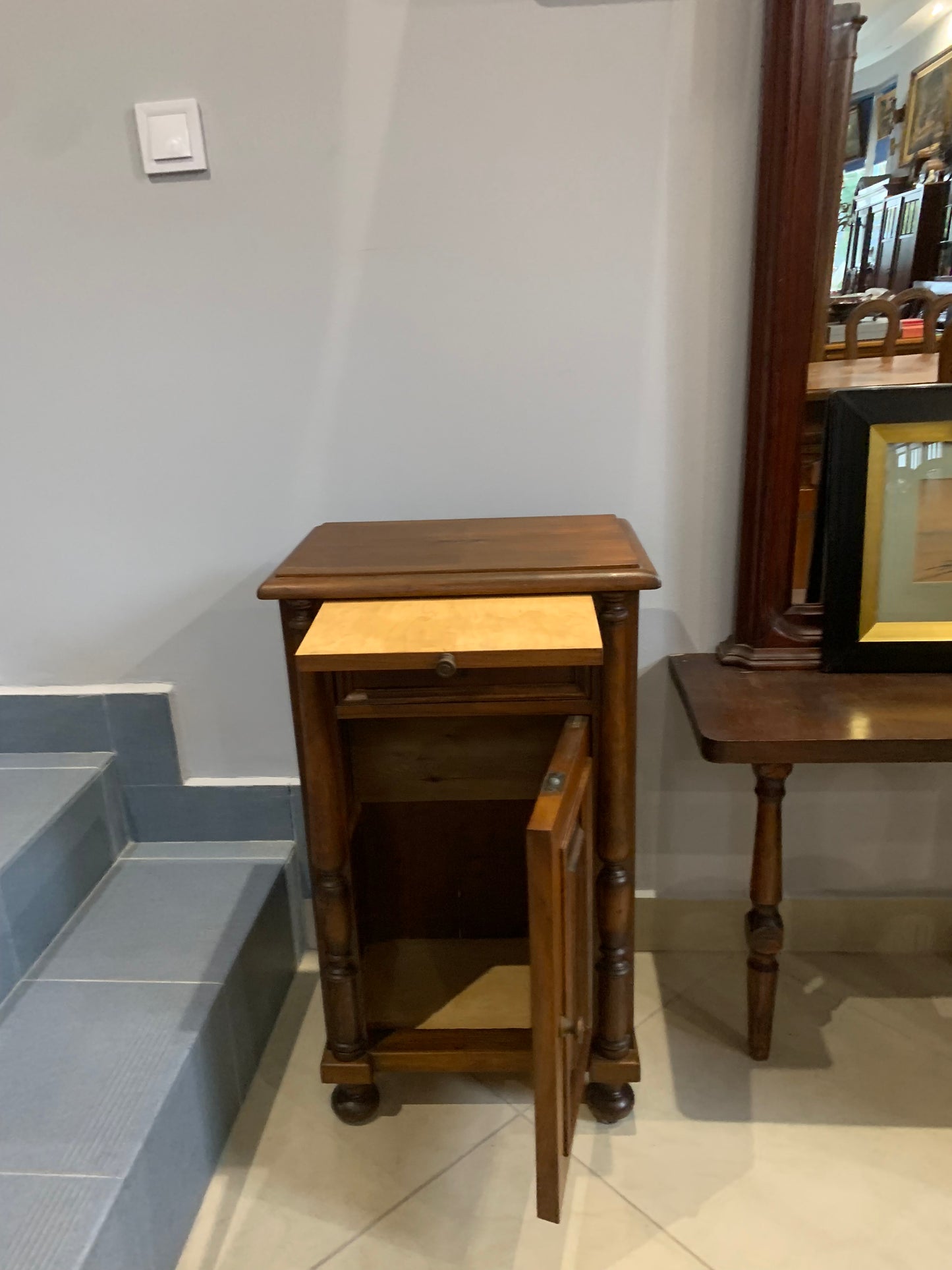 Szafka, pomocnik z wysuwanym blatem, drewniana