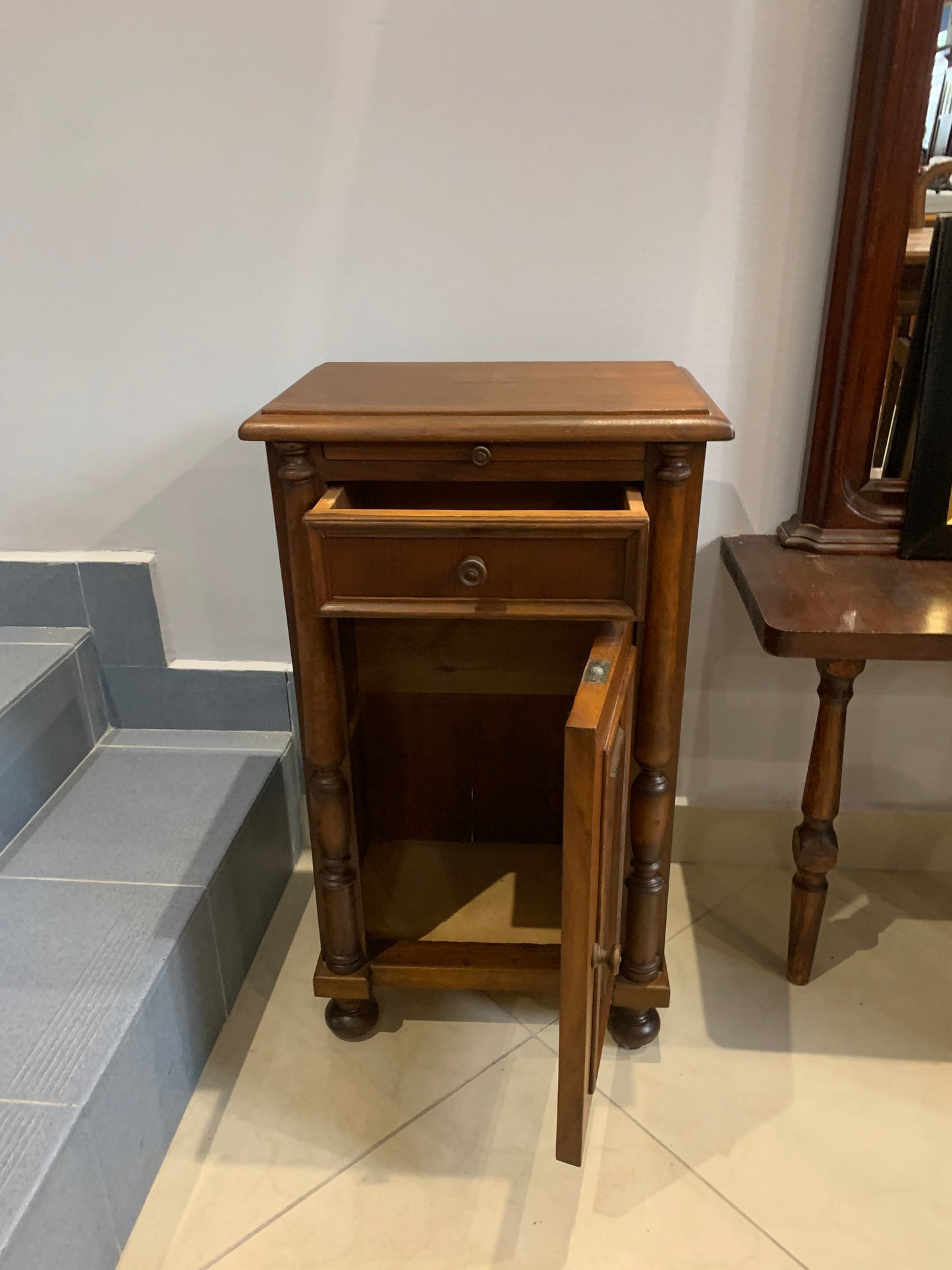 Szafka, pomocnik z wysuwanym blatem, drewniana