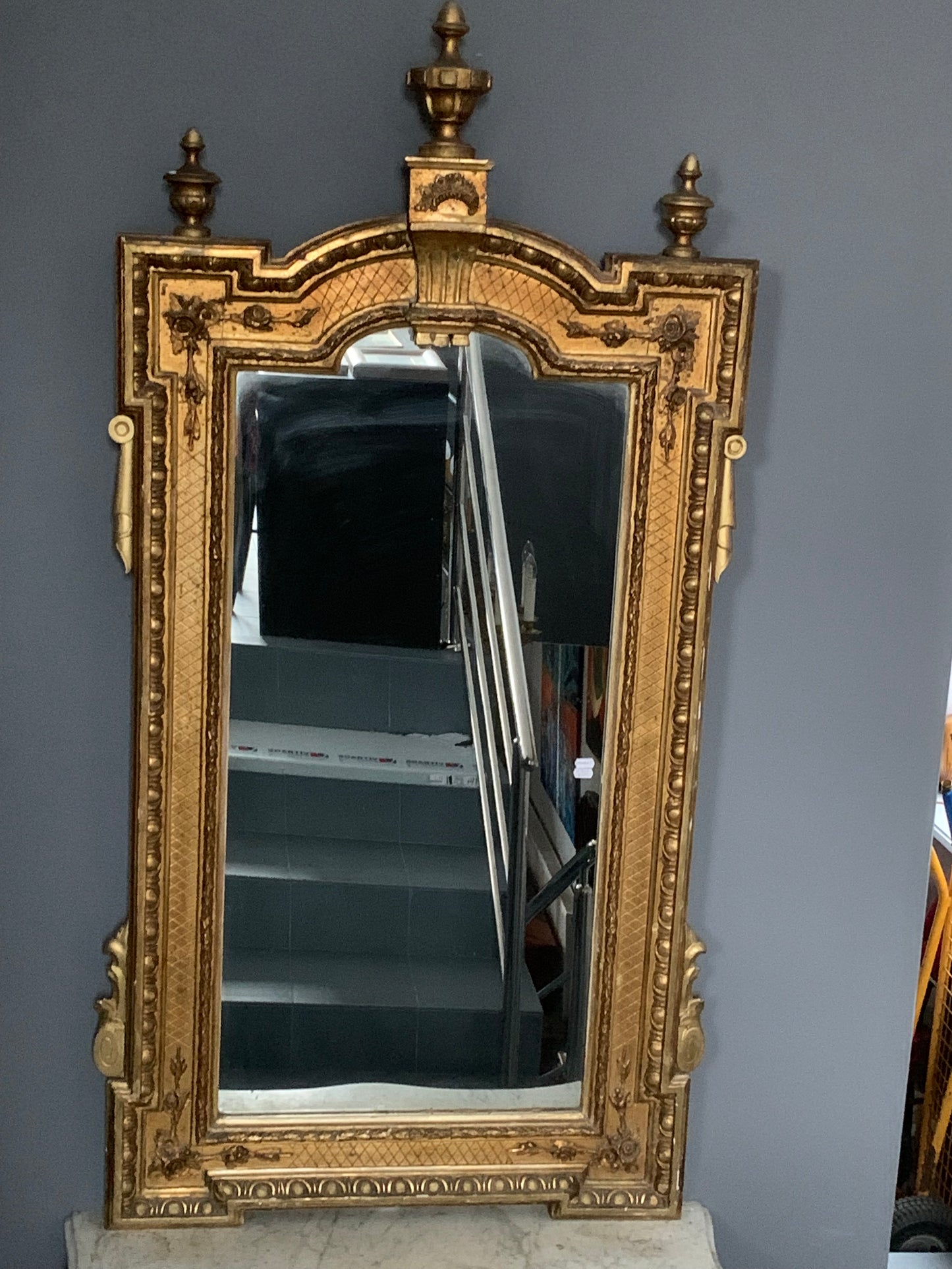 Lustro Ludwik XVI, neoklasycyzm Francja, rzeźbiona rama, złocenia k. XVIII w.