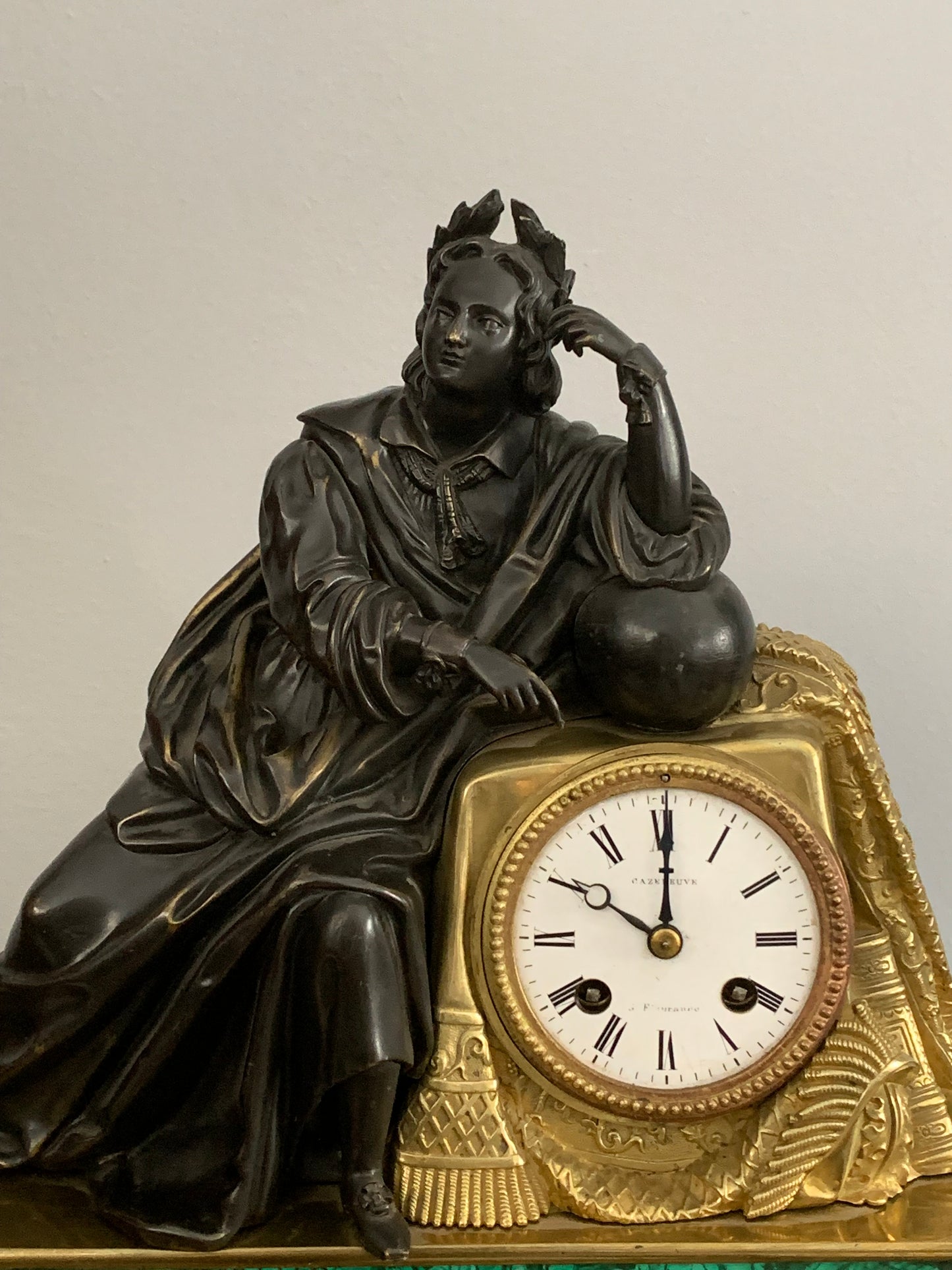 Zegar kominkowy w stylu Napoleona III, brąz złocony i malachit, XIX w