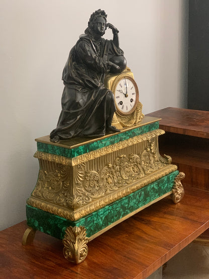 Zegar kominkowy w stylu Napoleona III, brąz złocony i malachit, XIX w