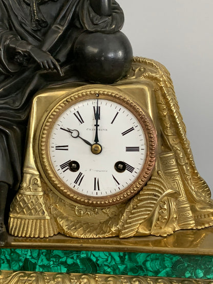 Zegar kominkowy w stylu Napoleona III, brąz złocony i malachit, XIX w
