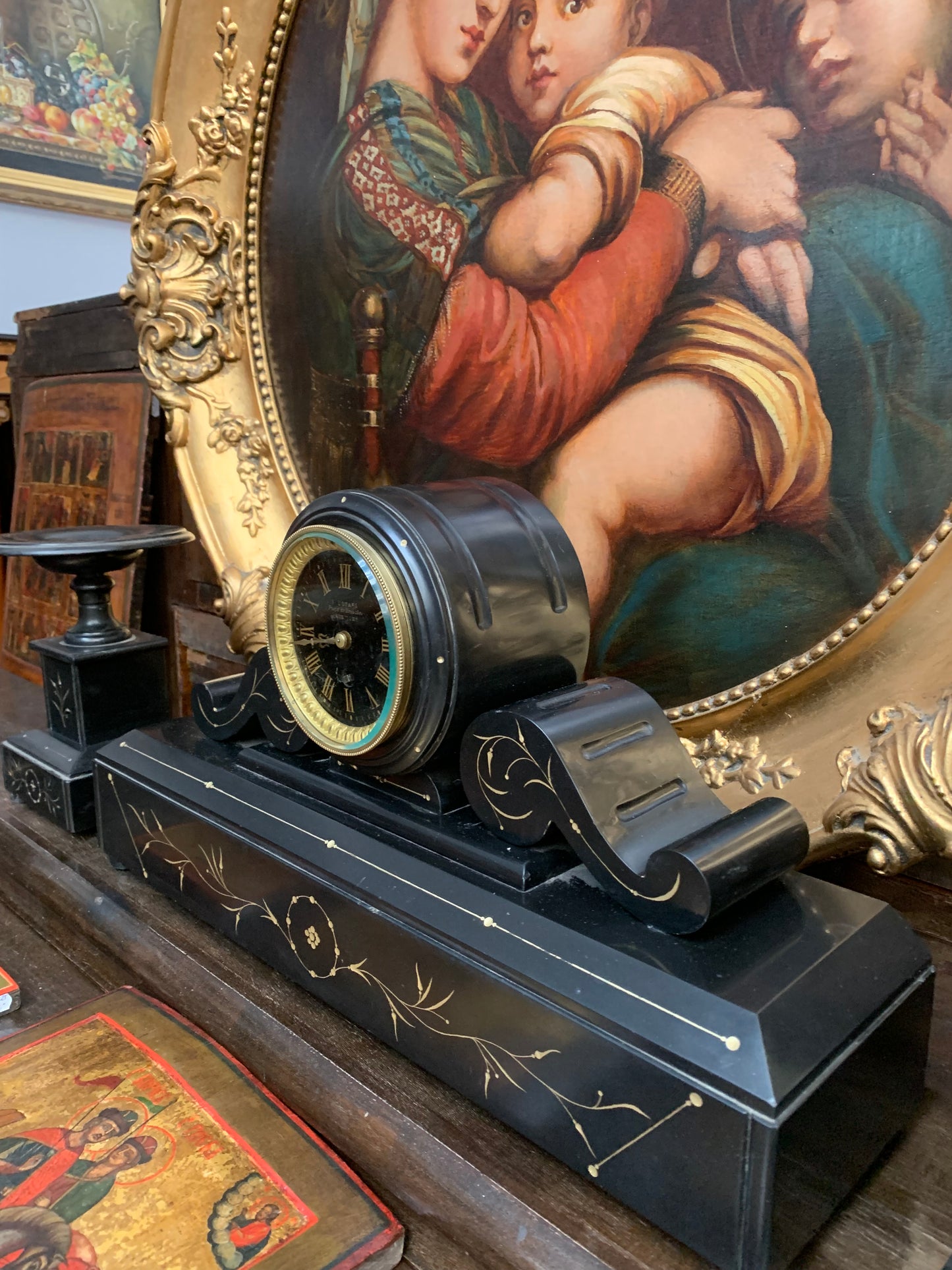 Zegar kominkowy J. Dusart ze świecznikami, czarny kamień