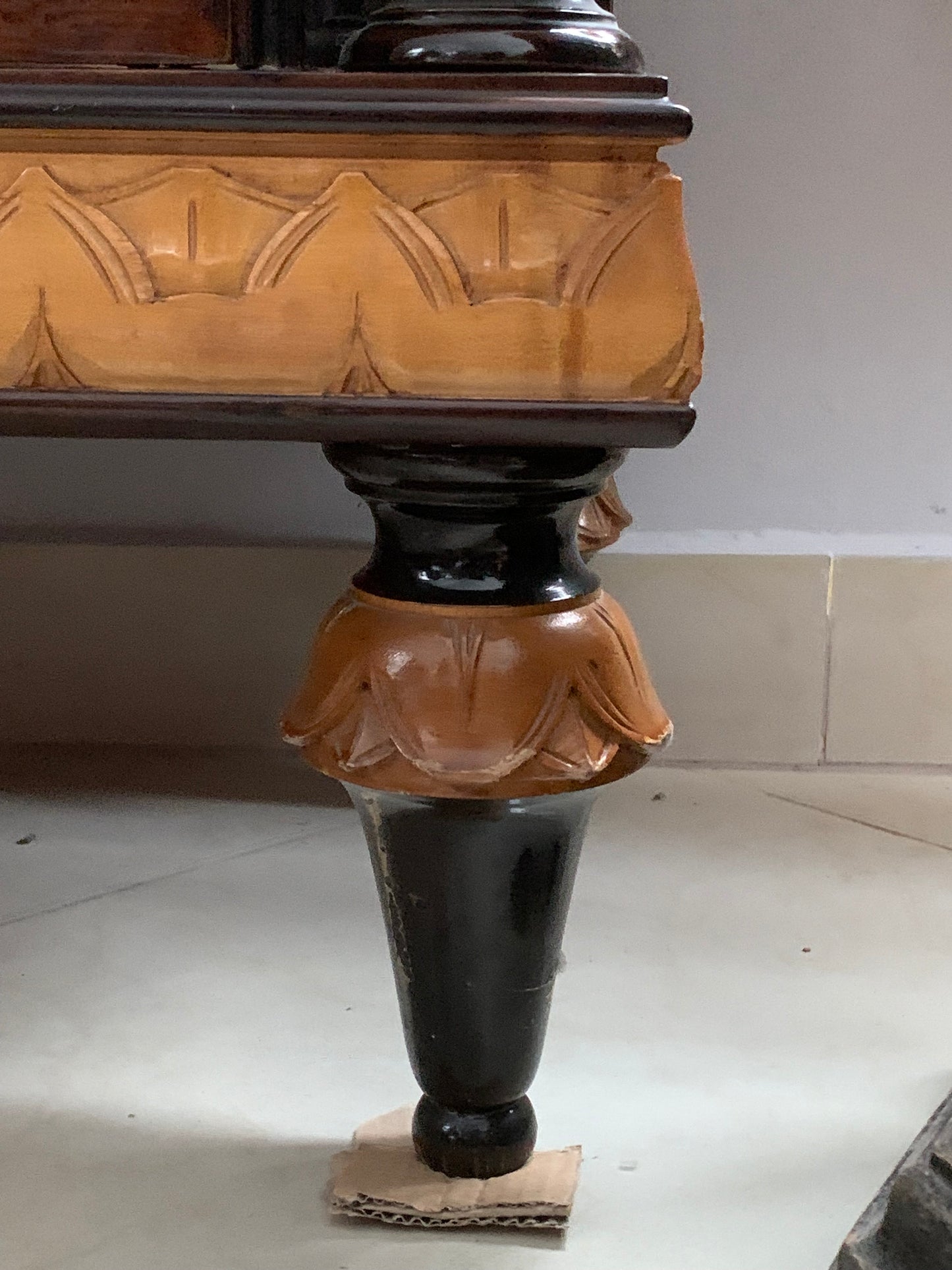 Walnut display cabinet in Empire style