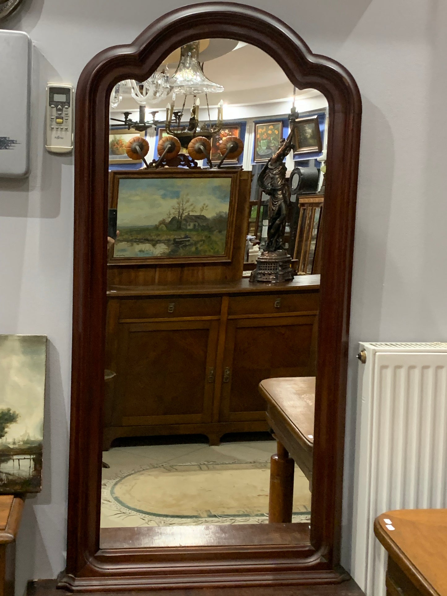 Lustro klasyczne w drewnianej ramie