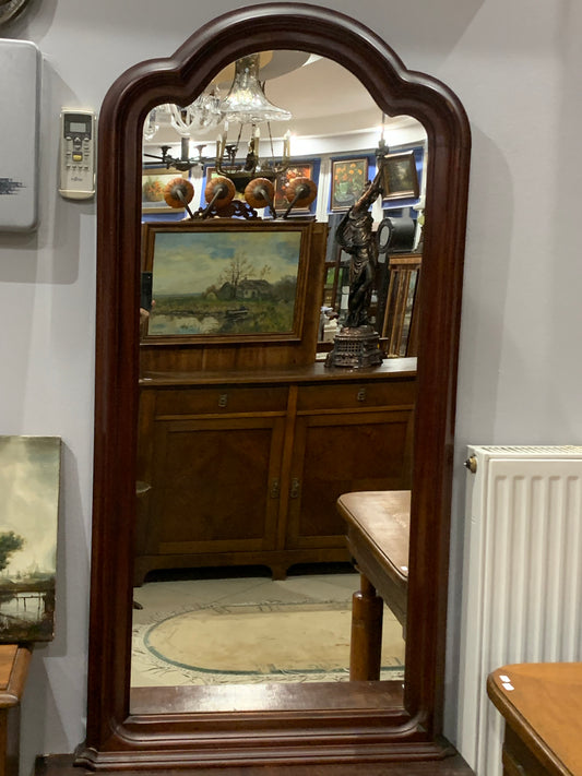 Lustro klasyczne w drewnianej ramie